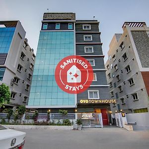 Oyo Townhouse 034 -Halcyon Hitech City Road
